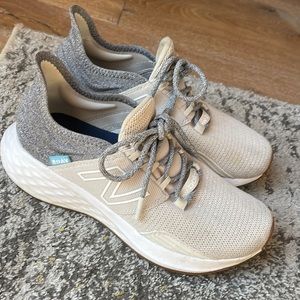 New Balance tennis shoes